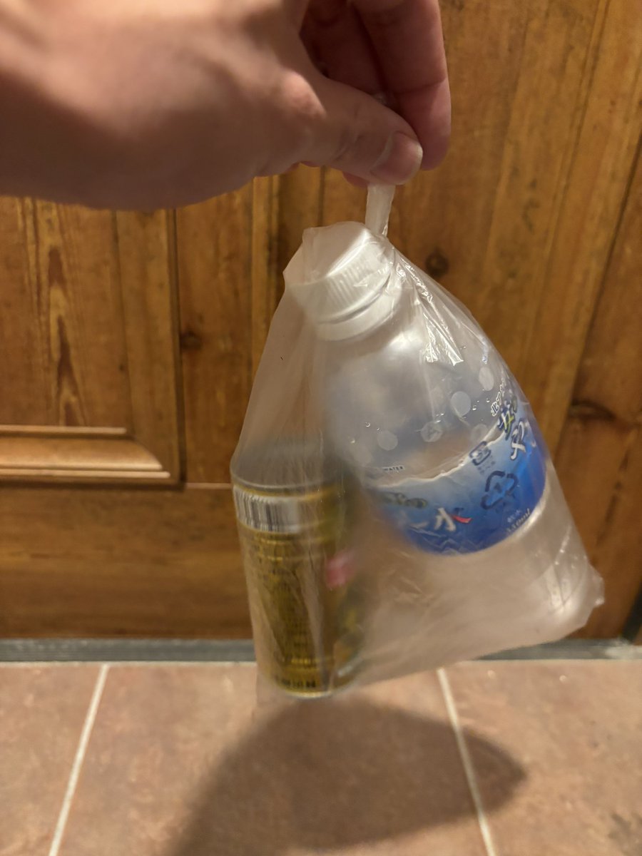 utsk10260107's tweet image. 今晩の帰り道はペットボトルと空き缶のみ。珍しく吸い殻ゼロ👌
#ごみ拾い　#pirika