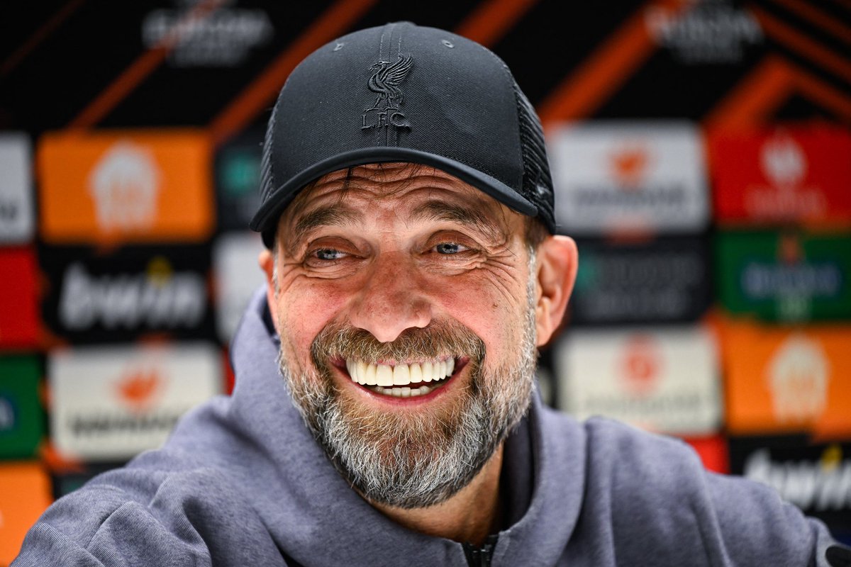 FabrizioRomano's tweet photo. 🔴 Klopp: “The players didn't have lot of questions, they are in a good mood”.

“My successor? I won’t say anything. So many people work here with one idea: to find a perfect solution for Liverpool”.

“The last thing they need is advice from the old man leaving”. 😄 https://t.co/2yxfvRjdlD