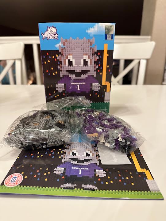 BrxlzFreak's tweet photo. Time to get started on my next #BRXLZ set, the @TCU Horned Frog mascot! I really like the look of this unique #mascot. He should be a pretty quick build.

@TCUFootball @TCU_Athletics #GoFrogs  #BleedPurple  @FOCOusa #teamfoco #gofoco #build https://t.co/NqJkF8rLXB