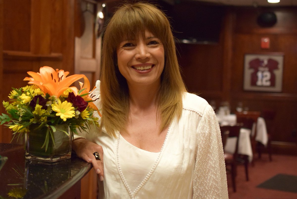 My favorite thing to make for dinner is reservations.
📞407.645.4443