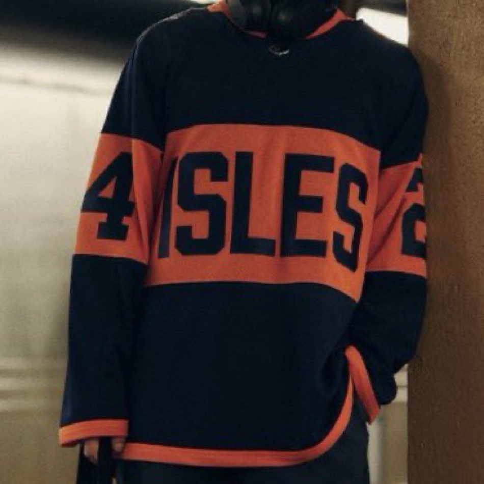 What in the ugly fuck? Who designed this trash? #isles #stadiumseries