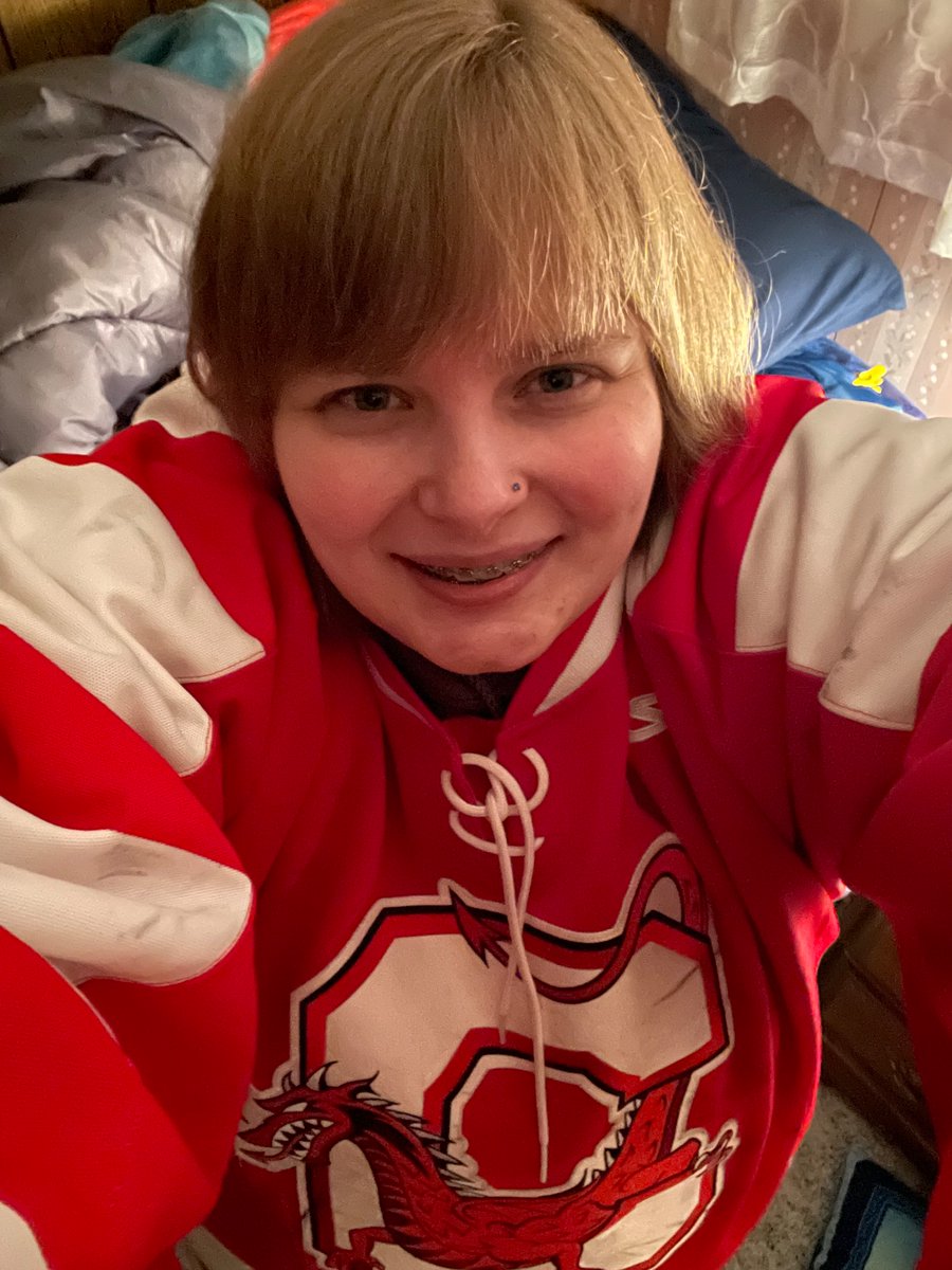 FergyGarnet's tweet photo. @CortlandAlumni wearing my red today!! Congrats to the National Champions Red Dragons!!! https://t.co/UHyHcuKtfj