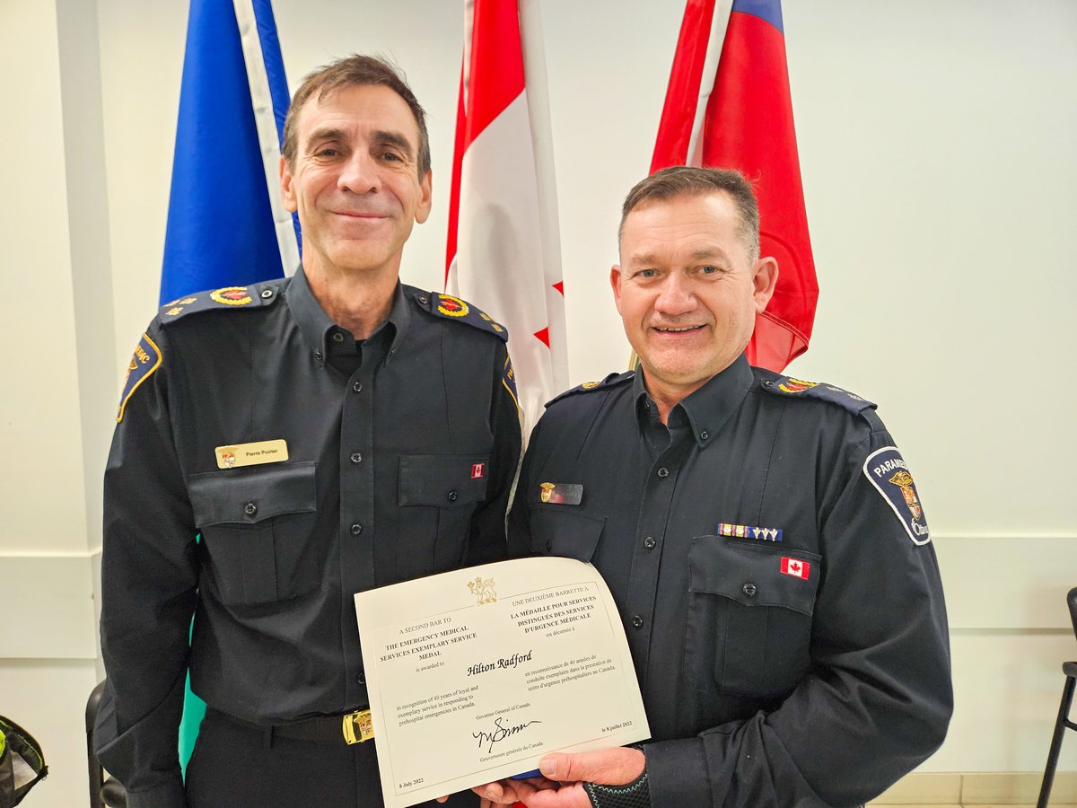 Félicitations au Surintendant Hilton Radford qui a reçu la barre de 40 ans de la Médaille pour services distingués des services d'urgence médicale.