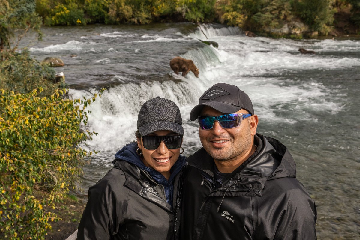 La belleza de la creación de Dios está en exhibición para las parejas militares en #OperationHealOurPatriots en #Alaska. 

Ellas pueden disfrutar de la vida silvestre de Alaska a medida que Dios trabaja en la restauración de su matrimonio.
sampur.se/47qWzrT