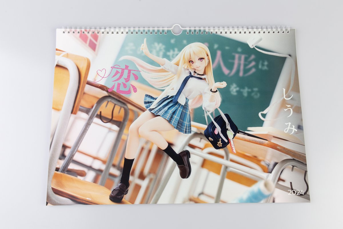 figubo's tweet photo. In cooperation with @seaumi4, we made a calendar consisting of her photos. It was printed on 200µm Pearl Pink PET foil, giving the photos a unique touch. The calendar received 2nd place in the printing competition IgepArt held by the IGEPA company.
#dollphotography https://t.co/isJumrLolH
