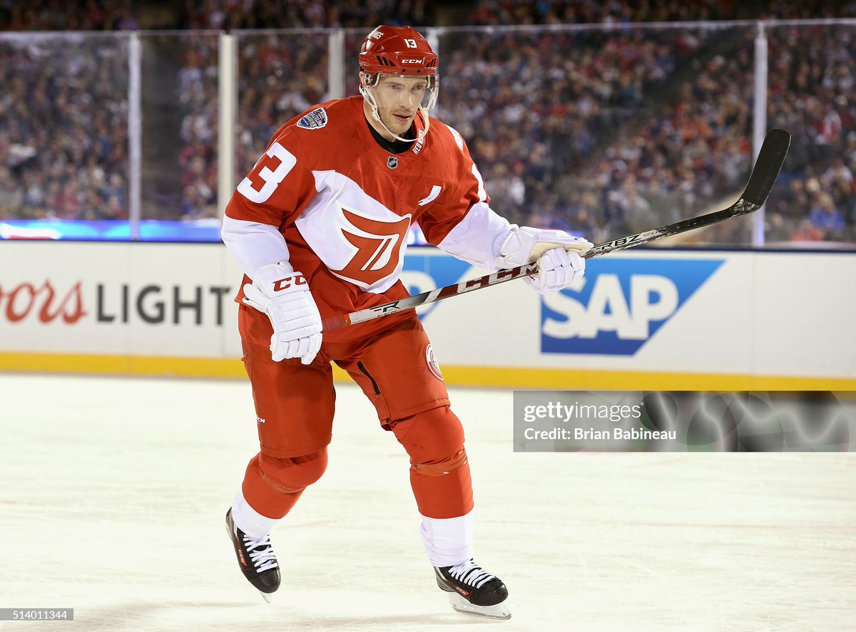 NathanGraviteh's tweet image. 8 years later, these are the best Stadium Series jerseys. #LGRW