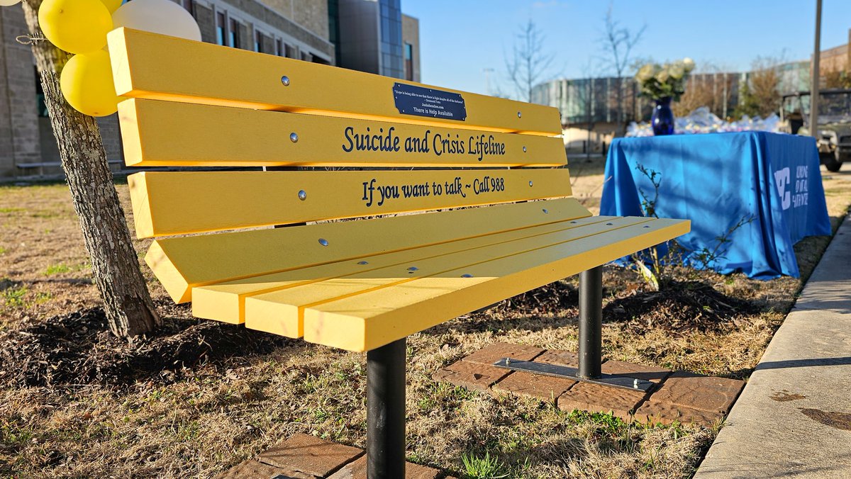 Yesterday, UHCL's Counseling and Mental Health Center unveiled Josh's Bench - a customized bench to promote suicide awareness and mental health resources by the STEM Building pathway. 💛 🔗 ⬇️ news.uhcl.edu/uhcl-is-now-ho… #UHCL #SuicidePrevention #mentalhealth