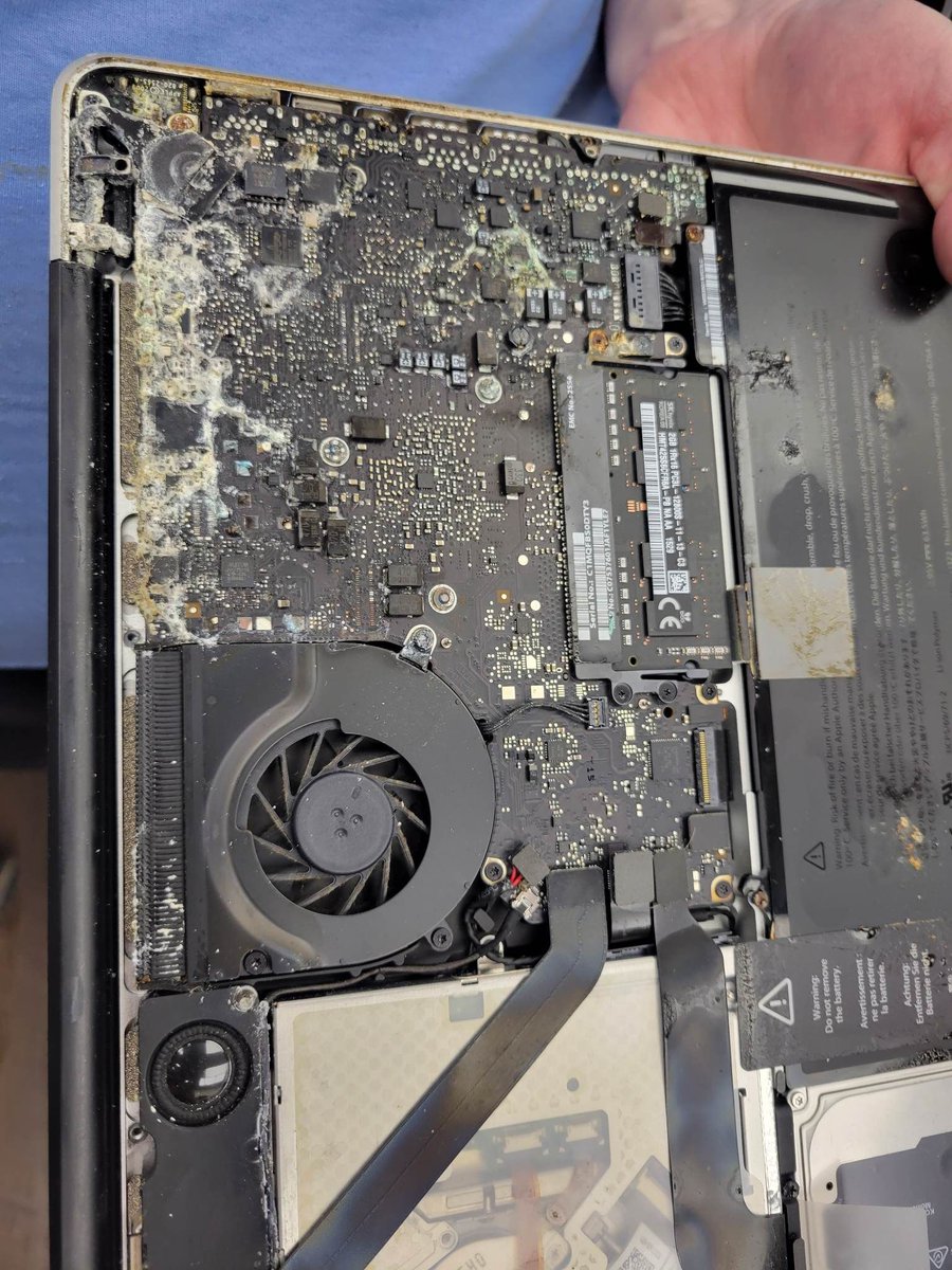 PCREPAIROK's tweet image. Don&apos;t let liquid damage be the end of your tech journey! Get it fixed before it&apos;s too late. We might still be able to rescue your laptop and data. #liquiddamage #datasave #PCrepair.