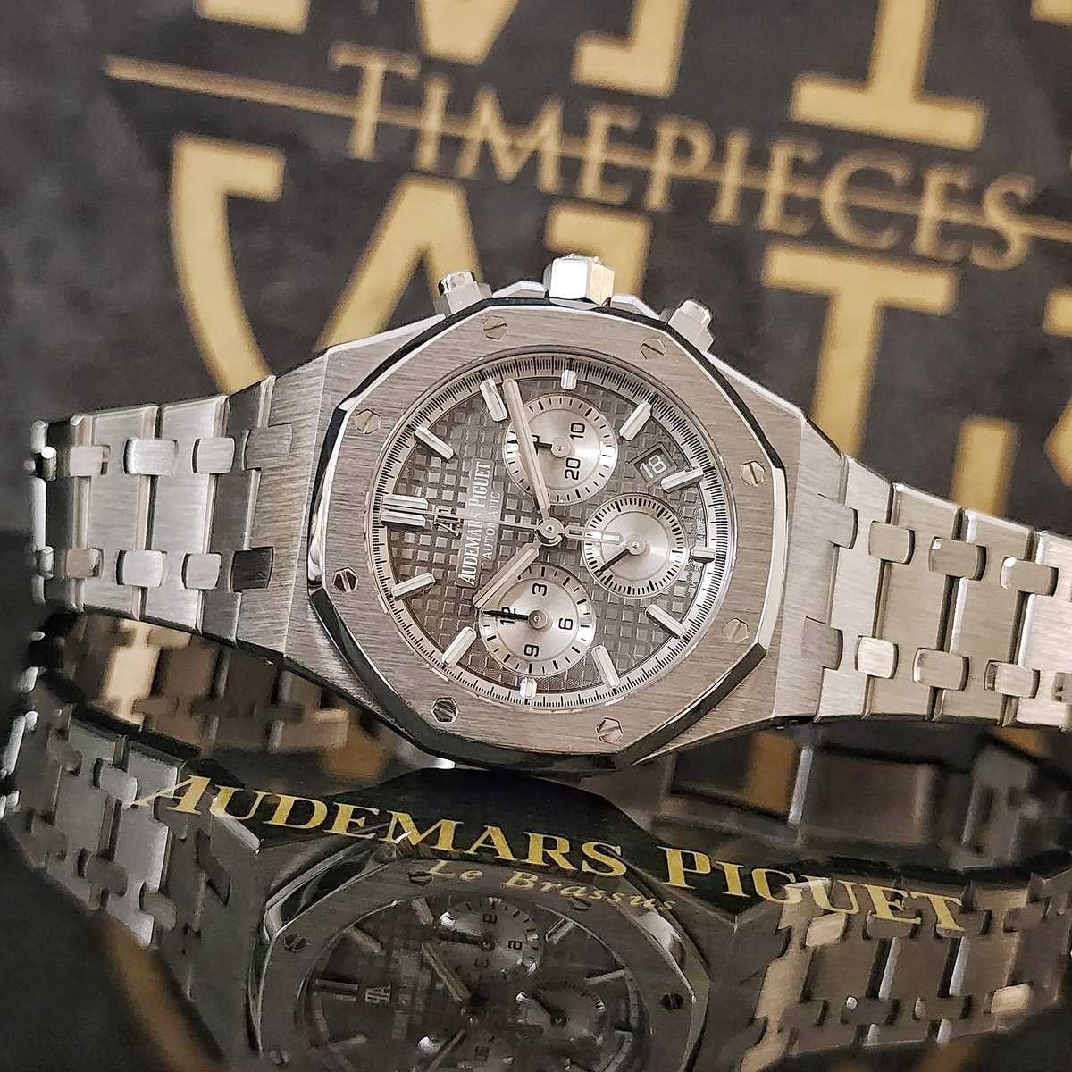 MT_Timepieces's tweet photo. Timeless Genta design in a perfect 38mm configuration!
💎 @mt_timepiece @mtimevault
#mt_timepiece #mtimevault #mensweardaily #watchcollector #swisswatches #swisswatch #lovewatches
#watchlove #watchesph #watchesforsale #dailywatch
#watchessentials #watchesformen 
#watchesoftheday https://t.co/vcZsGxV9iO