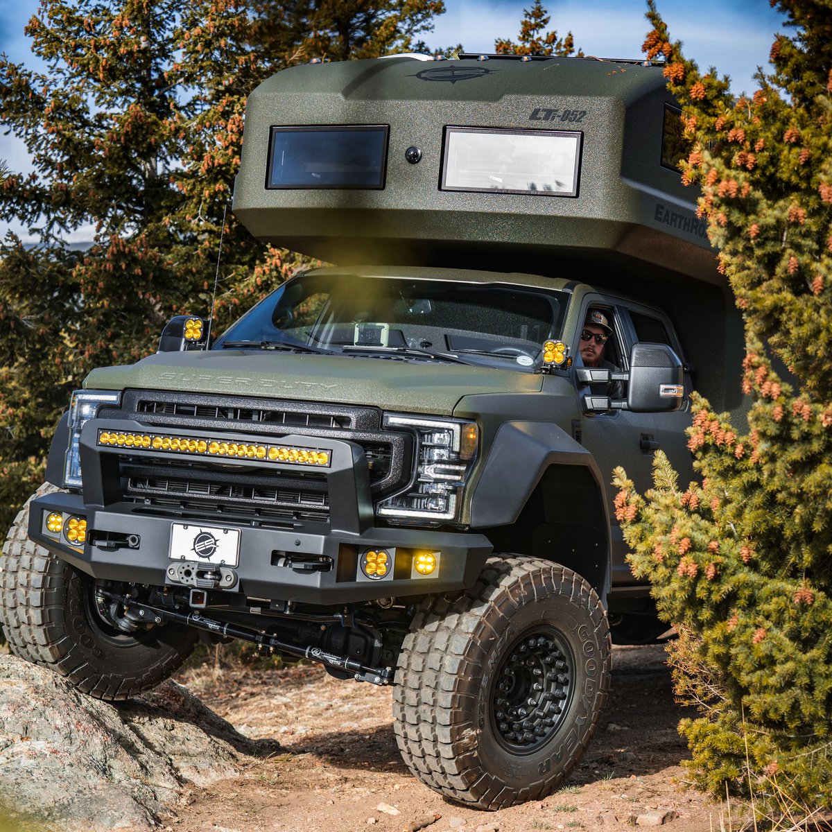 Flex Friday!

#earthroamer #adventure #journey #roamtheearth #offroad #explore #camperlife #adventurelife #4x4camper