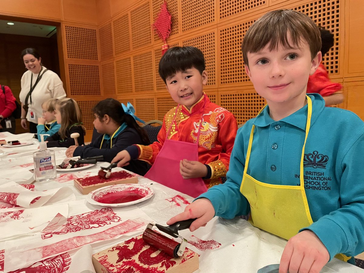 BISWashington's tweet image. Year 1 and Year 2 were invited to the Chinese Embassy to join the Sunshine School in their Lunar New Year celebrations. They learned about Chinese culture, created New Year-themed crafts and ate traditional food! ✨
#BISW #NordAngliaEducation