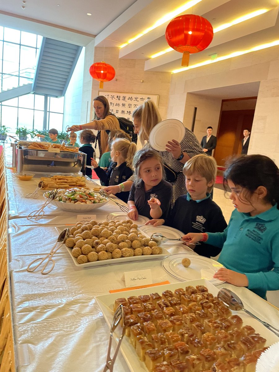 BISWashington's tweet image. Year 1 and Year 2 were invited to the Chinese Embassy to join the Sunshine School in their Lunar New Year celebrations. They learned about Chinese culture, created New Year-themed crafts and ate traditional food! ✨
#BISW #NordAngliaEducation