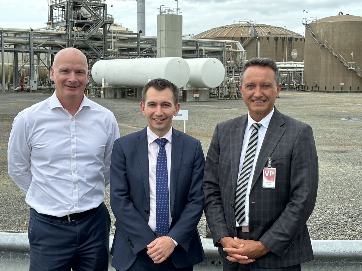 DavidMacLeodMP's tweet image. A busy week on the political calendar! Earlier this week @simeonbrownmp Minister of Transport, Local Government and Energy visited our Electorate. Simeon and I meet with the three Taranaki Mayors, various energy companies, and Ara Ake 💪🏽