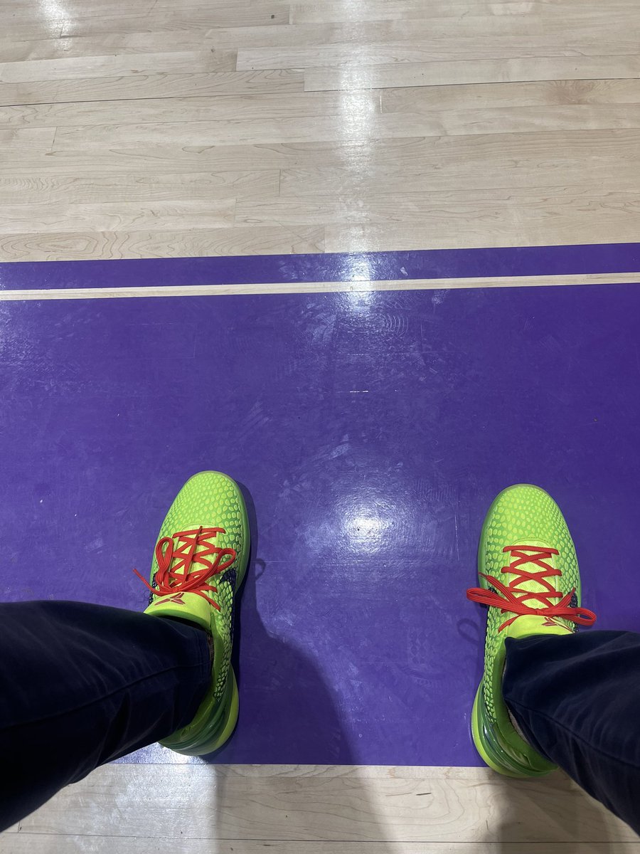 KREYOLTS2's tweet image. 1st time wearing them! @kobebryant 

#ForKobe
#MambaMentality