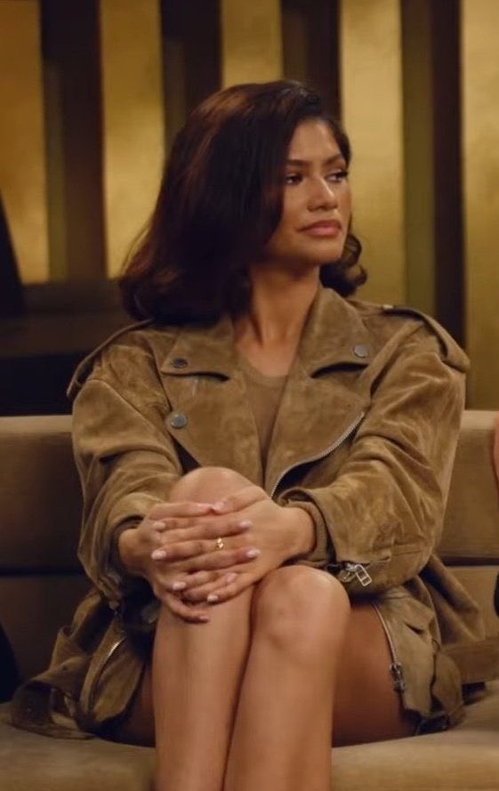 postszendaya's tweet image. the way zendaya is so hot