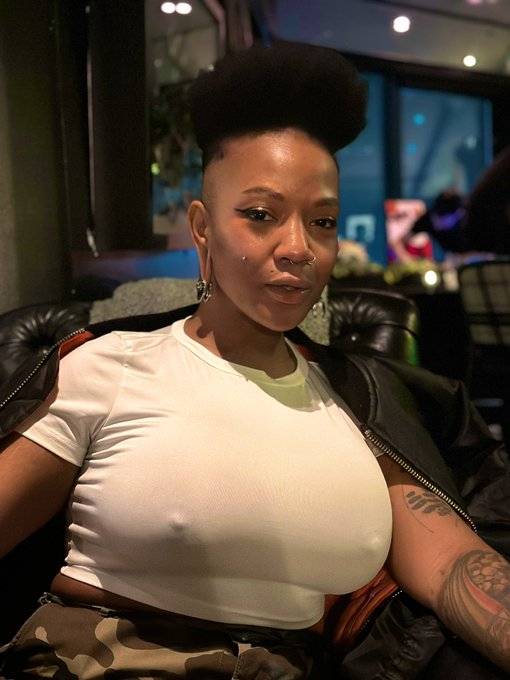 Meet me at the bar 🍸 https://t.co/0T1b5eeoA0
