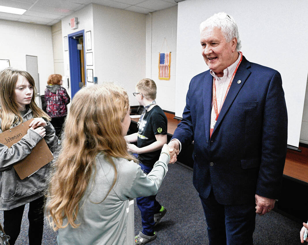 Fourth graders quiz Titus on his role as mayor dlvr.it/T1wjHH