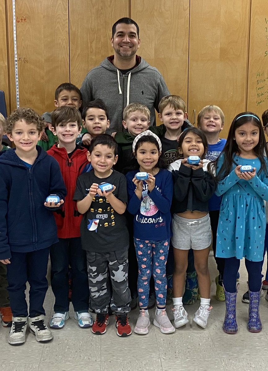 Aue Elementary (@nisdaue) on Twitter photo Congratulations to our Aue Educator of the Year, Mark Hernandez! We are so proud of the STEM program you have built and the amazing support you provide our students and staff. We love you. ๐๐<a href="/SilberschlagU/">Ursula Silberschlag</a> <a href="/KimberlyTwedt/">Kimberly Twedt</a> @MrHsSTEMlab @TheMadSTEMLab <a href="/SandiBonnett/">Sandra Bonnett</a> Congratulations to our Aue Educator of the Year, Mark Hernandez! We are so proud of the STEM program you have built and the amazing support you provide our students and staff. We love you. ๐๐<a href="/SilberschlagU/">Ursula Silberschlag</a> <a href="/KimberlyTwedt/">Kimberly Twedt</a> @MrHsSTEMlab @TheMadSTEMLab <a href="/SandiBonnett/">Sandra Bonnett</a>