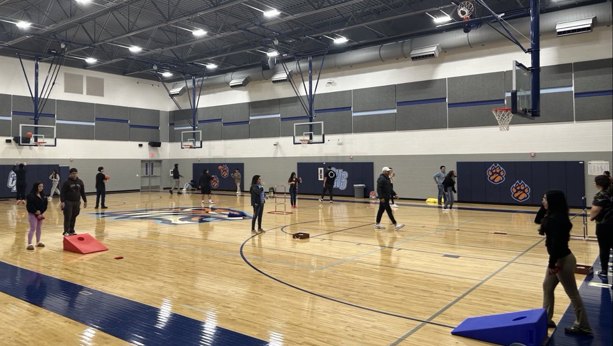 CCISD_HealthPE's tweet photo. PE Students @MaryCarrollHigh enjoy team building activities and “Tailgate Thursday” target games to stay physically active. 💯% engaged and building skills to enjoy physical activity for a lifetime. GO TIGERS! #CCISDProud https://t.co/ZK0Gxdyayv