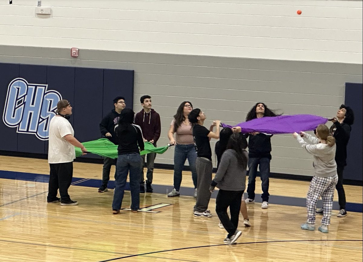 CCISD_HealthPE's tweet photo. PE Students @MaryCarrollHigh enjoy team building activities and “Tailgate Thursday” target games to stay physically active. 💯% engaged and building skills to enjoy physical activity for a lifetime. GO TIGERS! #CCISDProud https://t.co/ZK0Gxdyayv