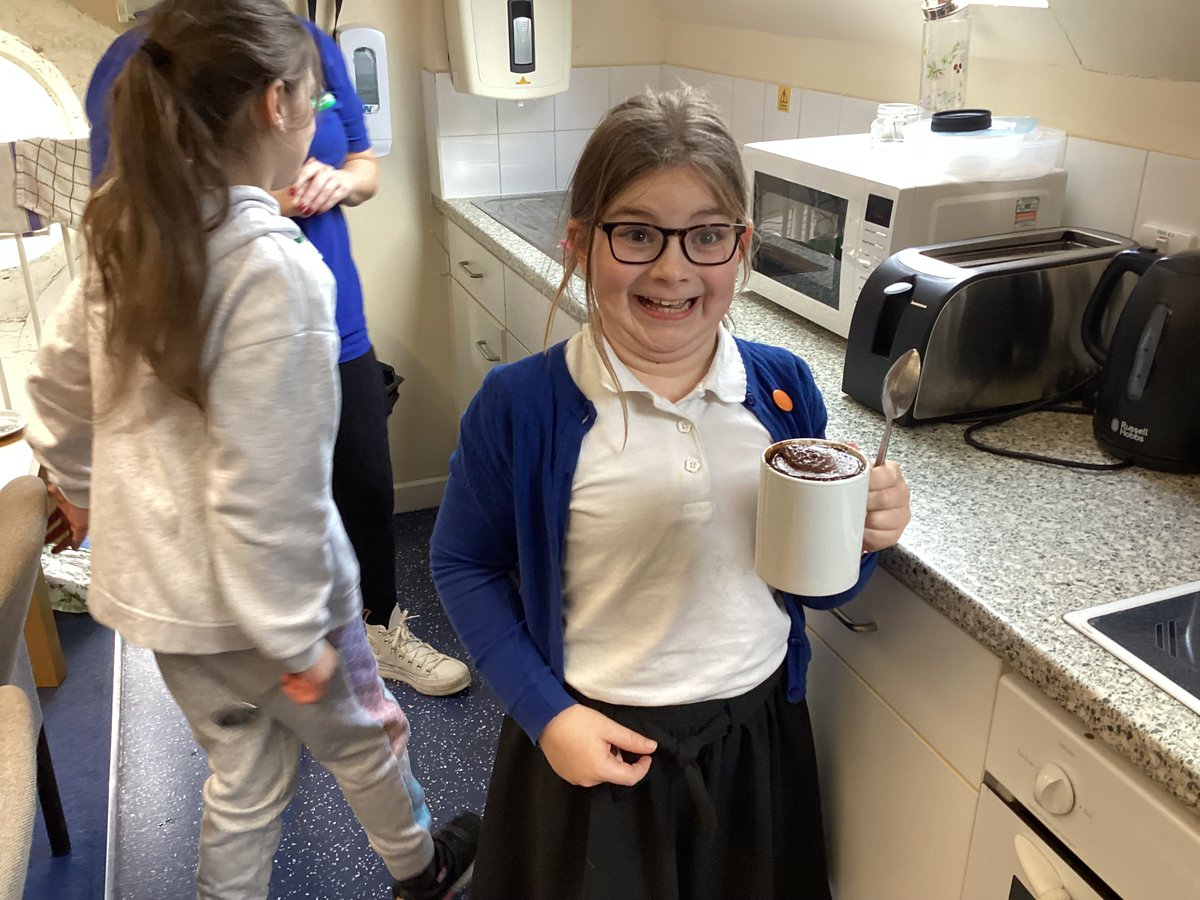 HinchMillSchool's tweet photo. Today Doves received their house reward for gaining the most points during the Autumn term. They all enjoyed baking and most importantly eating a chocolate 'cup'cake! #Fledgeandflyhigh https://t.co/Zef6nAgK6M