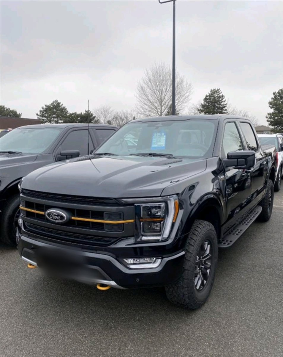 OPP_WR's tweet image. ALERT: With 4 vehicles reported stolen in @NorthPerth1  in 3 days, #PerthOPP wants the public to know that thieves are targeting high end model vehicles (pick-up trucks). If possible, park in a garage. Report suspicious activity right away if you see something. 1-888-310-1122^jj