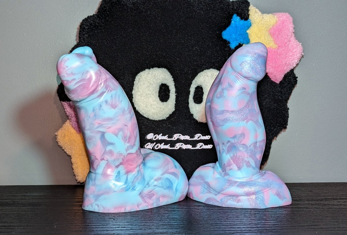 And_Pixie_Dust's tweet photo. Wasn't sure what to post but Bad Dragon inspired me.
Here's my Blaze and Pearce! 🩷🩵
Both are models I enjoy, but if I had to recommend 1 toy for both beginners &amp; experienced users, I would recommend Blaze! He is one of my top favorites in use. Perf for G-spot stimulation 🥴🤌🏾 https://t.co/7EnyDm7M4l
