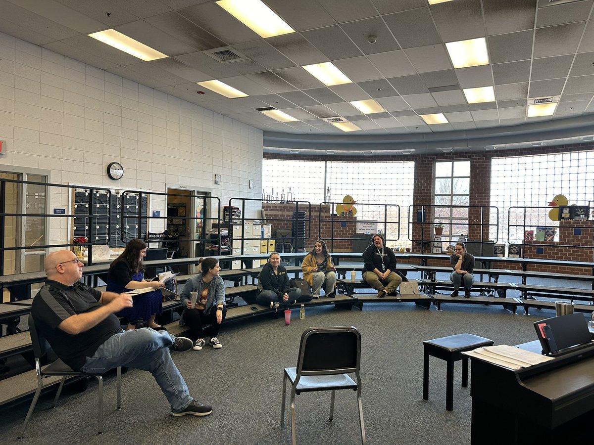 SMCPS_FineArts's tweet photo. Great sight reading PD session, Mrs. Teston! @ltownchorus https://t.co/JM2GiAxvqr