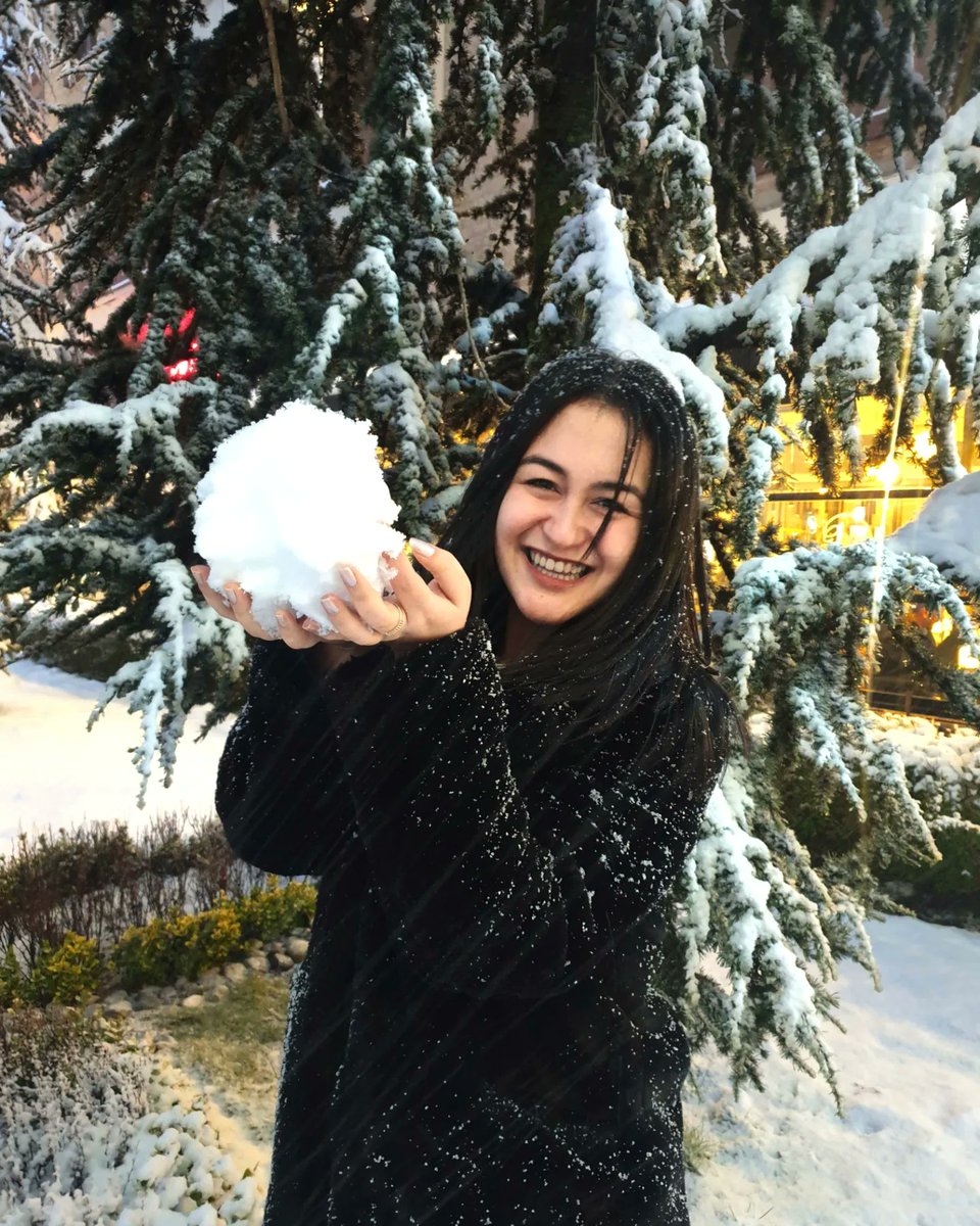 Ne zaman yolum Bolu'ya düşse kar karşılar beni, ben sevdiğim için yağıyor derim her seferinde. Bazı düşünce çarpıtmaları bazen minik mutluluklar yaratabilir ❄