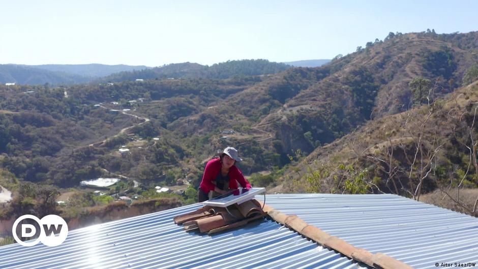 BarefootCollege's tweet photo. We're honoured that @DeutscheWelle made this film on our solar training &amp; solar electrifying initiative with Indigenous #Guatemalan #SolarMamas.

Most women are illiterate and were never allowed to go to school.

#womenempowerment #solarpower #solarenergy

https://t.co/mS25M0D6ET https://t.co/XNl8Iuc40n