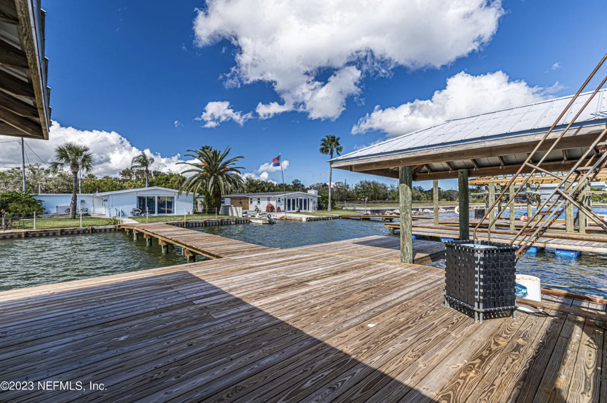 staceyburkins's tweet photo. OPEN HOUSE -  Waterfront home on the St Johns River!
Saturday Jan 27, 12pm–3pm

See more information here: https://t.co/YpMgAxnvS7 https://t.co/HKjbVvlW0L