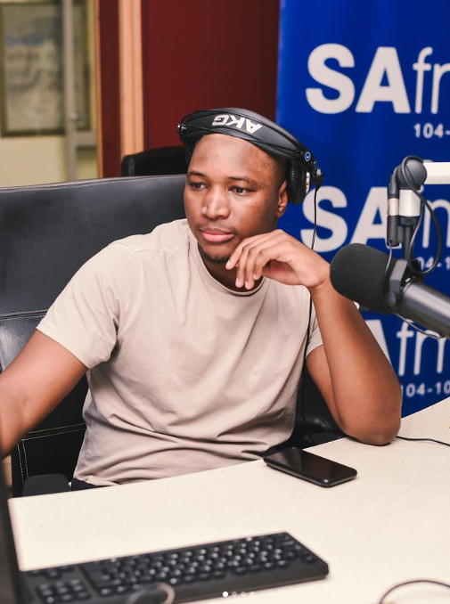 SAfmRadio's tweet photo. [ON AIR] #InternationalCourtofJustice 
Good Evening &amp; Welcome to #ThisWeekToday📰 with @Oliver_Speaking as your bhost. 

What is your biggest news story this week? 
Stay Tuned In on #SAfmThisWeekToday📰 on
📻104–107 MHz FM  
☎️086 000 2032
🔗Live Stream: https://t.co/JMfbC0Fr6t https://t.co/v2RJRcWq38