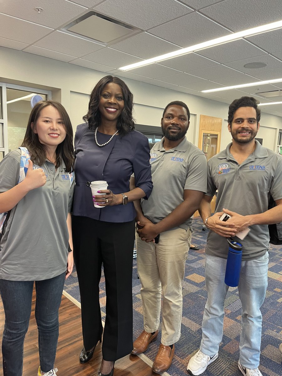 PhD students @NoelManirakiza, @XueBaiUF, & Suraj Melkani had the opportunity to interact with Dr. Chavonda Jacobs-Young (@USDA Chief Scientist & Under Sec. for REE), and Xochitl Torres Small (Dy. Sec. of Ag). Thanks Dean Turner! @UF_IFAS @SoilWaterSci @ErecStudent @EvergladesREC