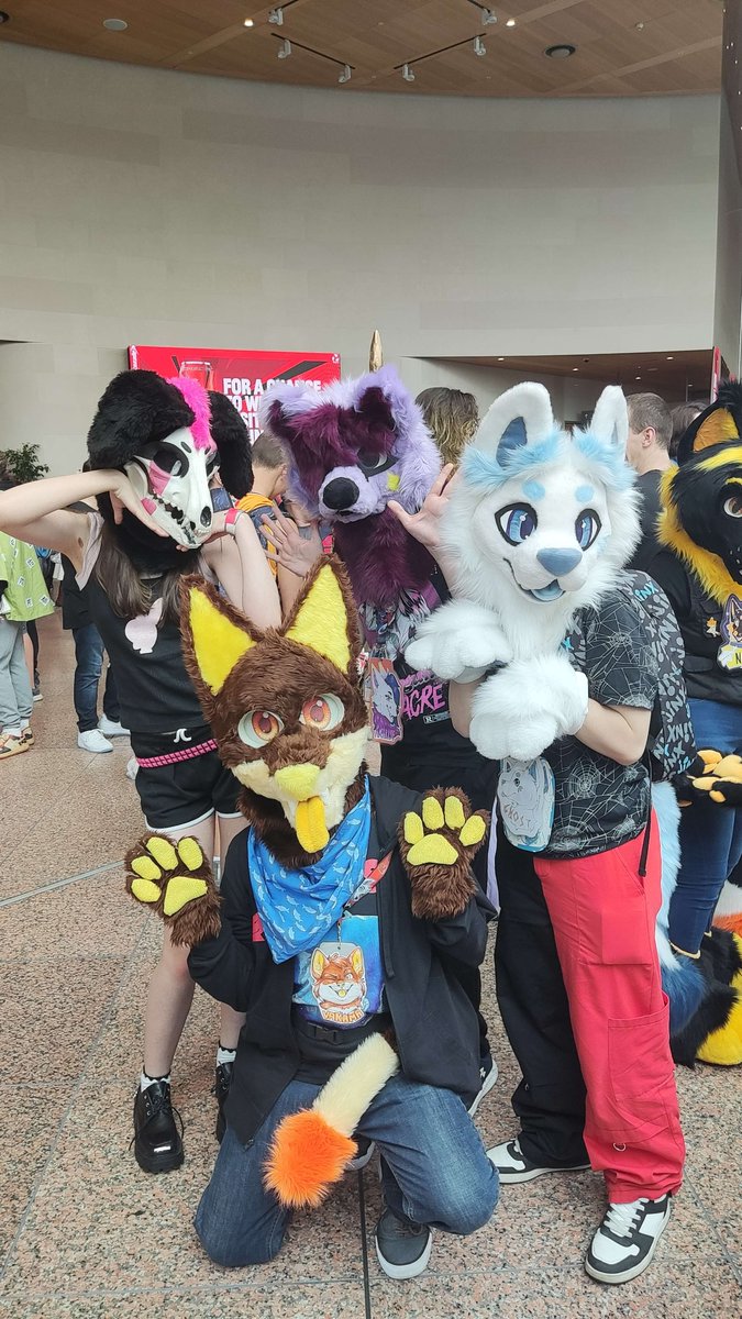 Vakama75G's tweet photo. Time to have fun for #FursuitFriday
📷 from #DublinComicCon #DDC23 #DublinComicCon23 https://t.co/iAxmvwhrvG