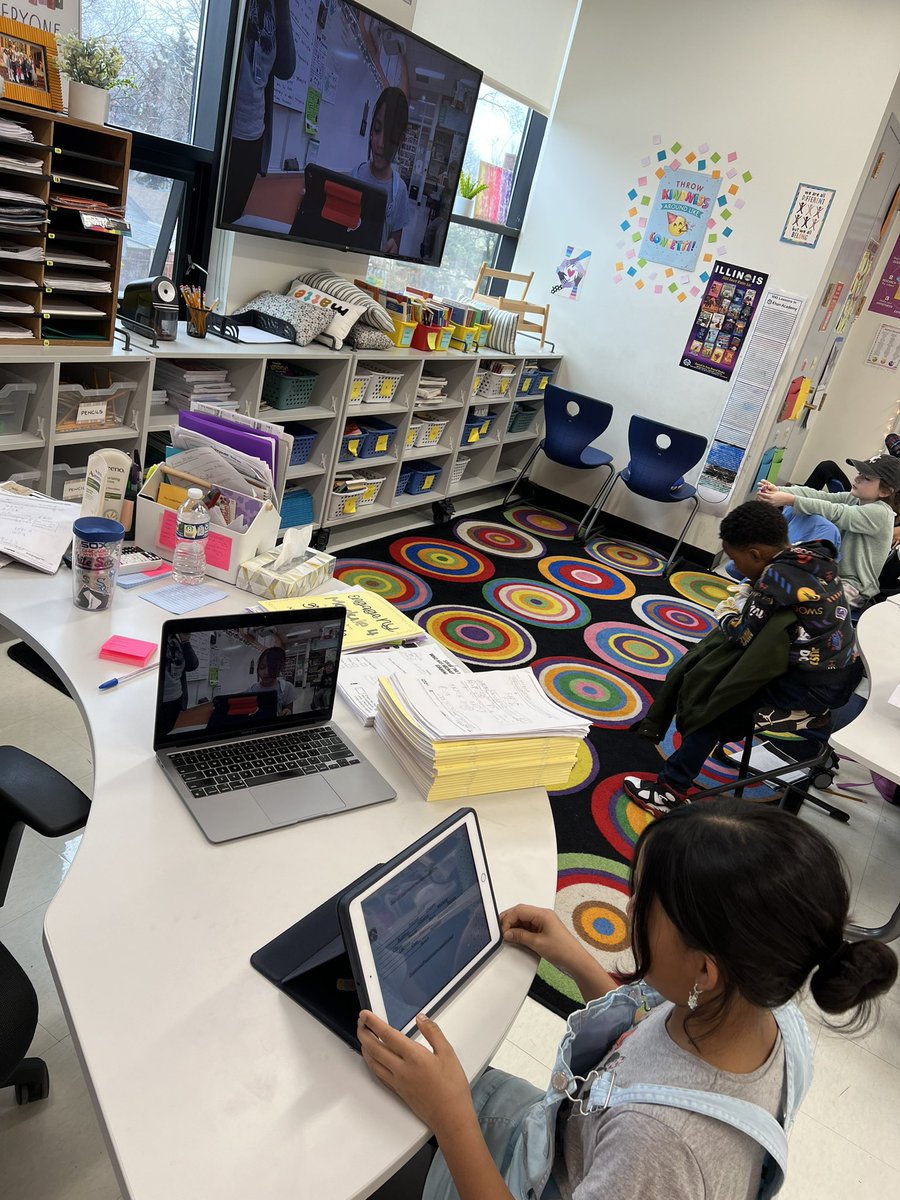 3rd grade poets participated in a poetry slam on Zoom! This platform made presenting in front of 90 more comfortable &amp; accessible for all students since it eliminated the stage fright &amp; empowered more students to present @golemes_utter <a href="/SassettiGrade3/">Mr. Sassetti's 3rd Grade</a> #oakpark97 #longfellowbears