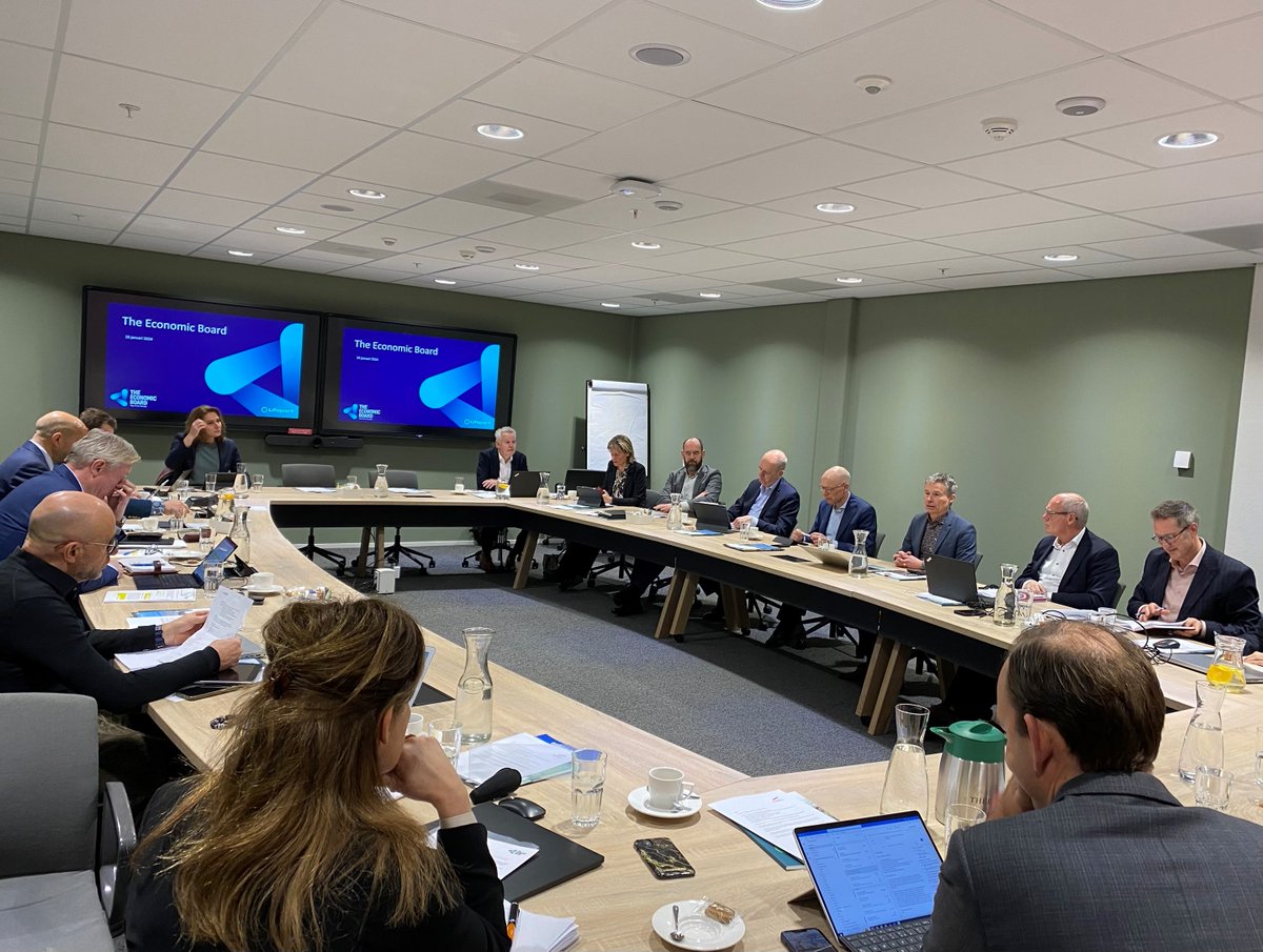 Boardvergadering op <a href="/HANnl/">HAN University of Applied Sciences (HAN)</a> Arnhem @robverhofstad over de regio als Campus: van school naar kennispartner. In gesprek met <a href="/HelgaWitjes/">Helga Witjes</a> hoe kunnen we samen zorgen voor een veerkrachtige en duurzame Gelderse economie. En ook over onze regio  is in 2025 “place to be for Energy”.