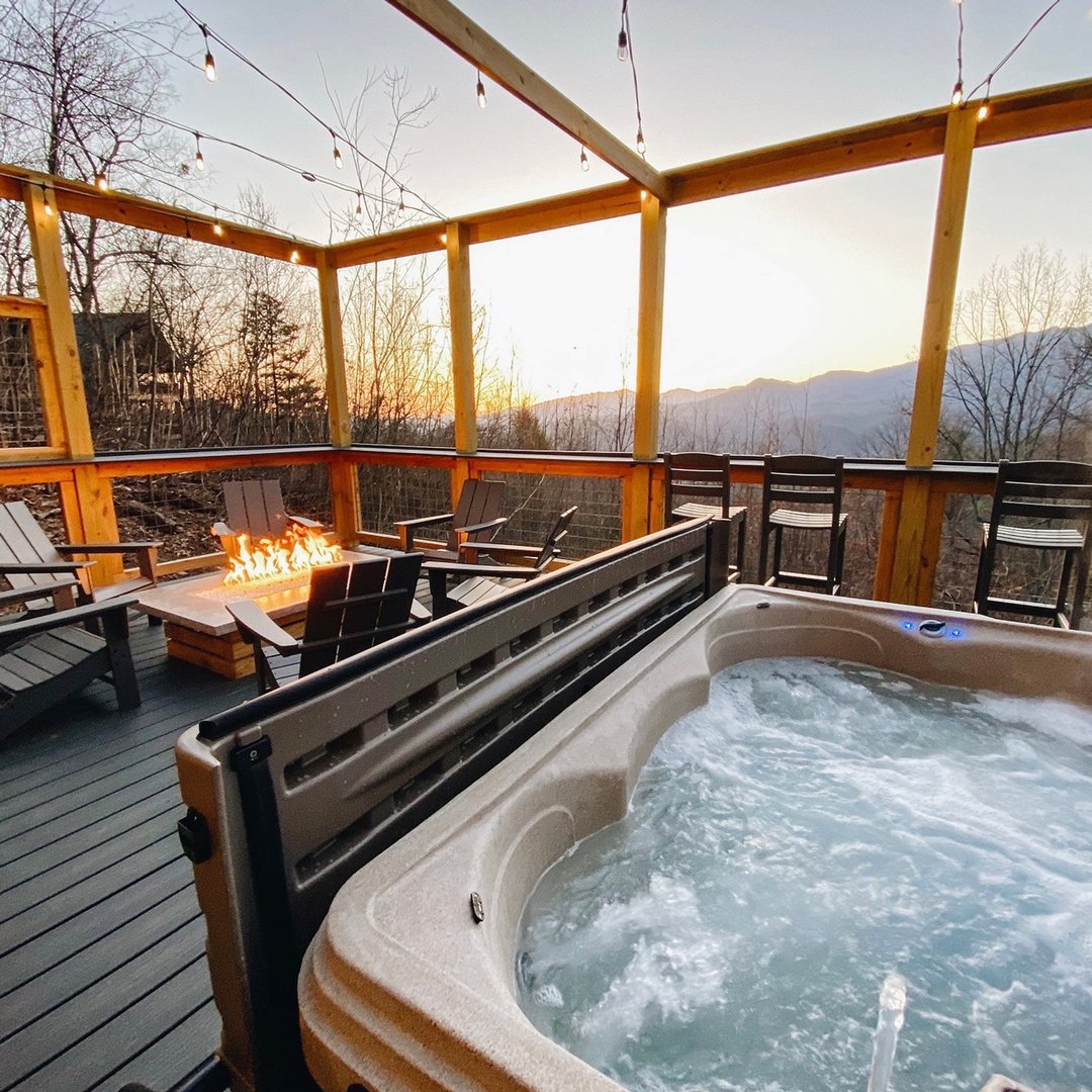 Woodland_Direct's tweet photo. Discover @cloud9cabins: Luxurious outdoor living in Tennessee! Cozy evenings by the fire pit with warmth and laughter. Tag us for a Fire Friday feature! #athomewithwoodland https://t.co/vAxk3nJ05v