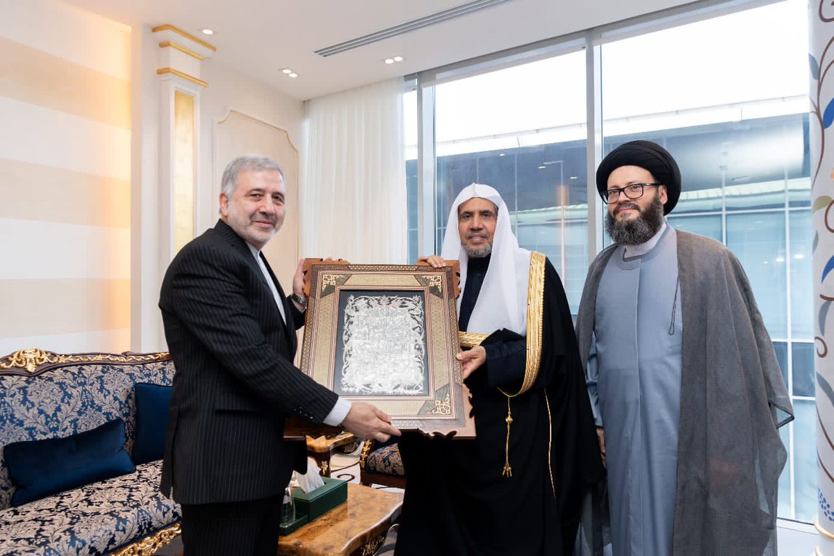 سعدنا اليوم بلقاء سفير الجمهورية الإسلامية الإيرانية في المملكة العربية السعودية الدكتور علي رضا عنايتي للتأكيد على أهمية #التقريب_بين_المذاهب_الإسلامية وتفعيل الجامع المشترك بينها.
<a href="/taqribislamic/">التقريب بين المذاهب الاسلامية</a>