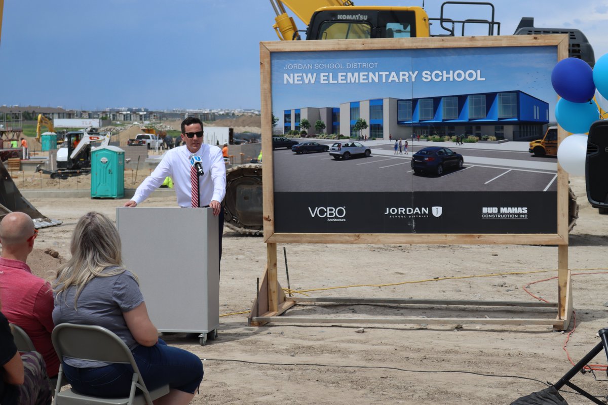 RivertonUtahGov's tweet image. 🏫 The @jordandistrict Board of Education is in the process of choosing a name for the elementary school under construction at 14000 Sentinel Ridge Blvd in Herriman. You are invited to submit up to five suggested names for the new school by completing a survey. ⬇️