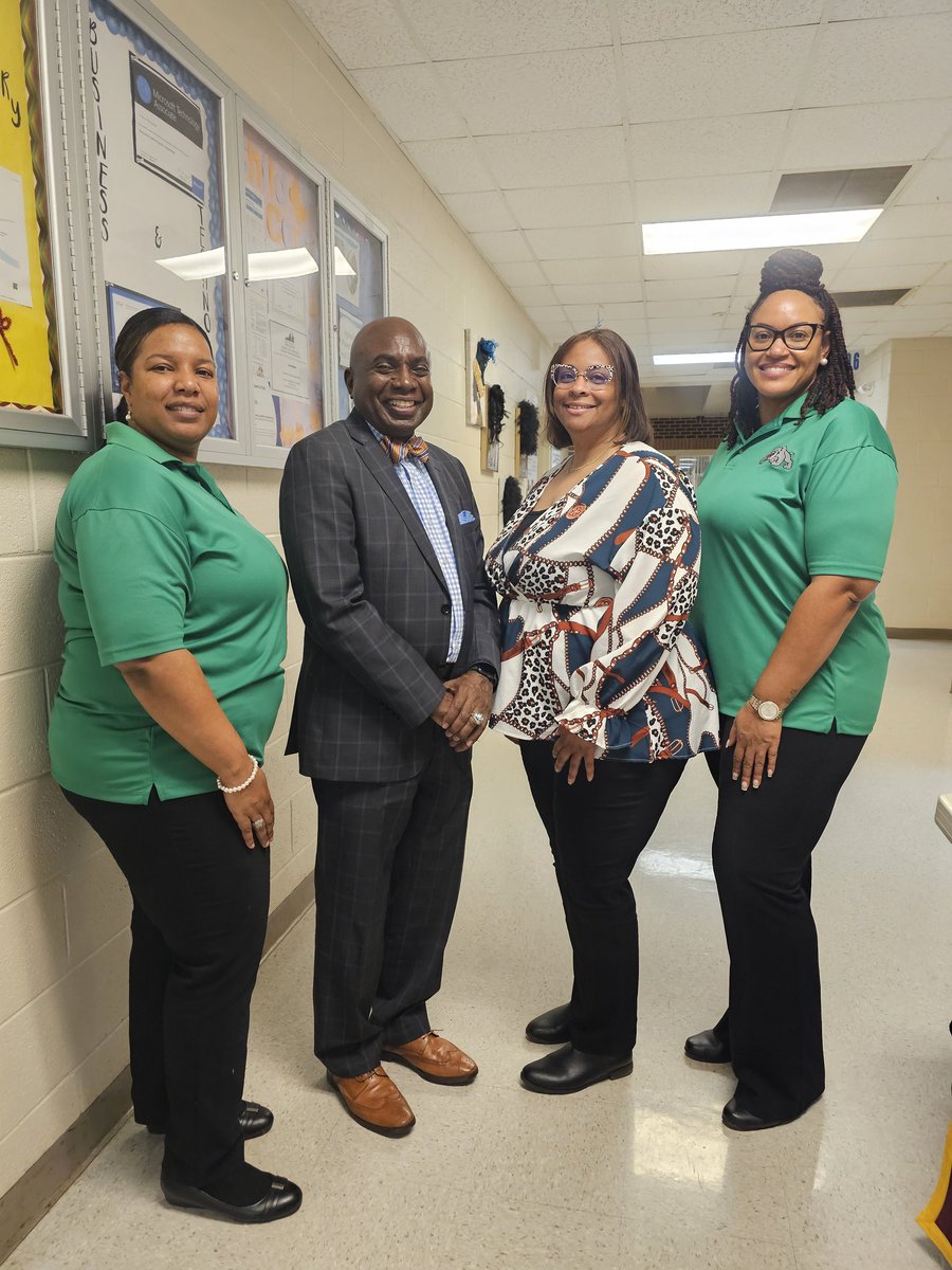 CounselorKJones's tweet photo. FAFSA NIGHT at Brunswick High School!!! Great resources and information for our students!!!
#BrunswickStrong 
#bulldognation https://t.co/eL7eZZO25t