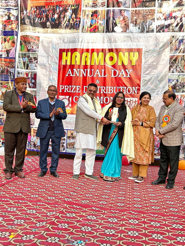 DeepaBhadula's tweet photo. Trophy in hand, heart full of gratitude!  So honored to be awarded "Teacher of the Year" at @GBSSS_1_AN. Thank you to my amazing students, supportive colleagues, &amp; inspiring Principal Sir @KuldeepSinghPpl for making this journey so fulfilling. Onward and upward! #TeacherOfTheYear https://t.co/XKJrPK5Xnm