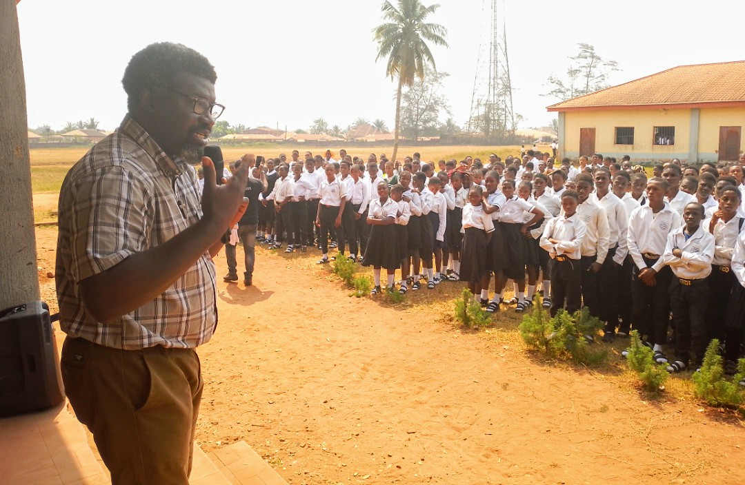 The CRO, Josemaria Escrivá Foundation, Dr. Jude Obasanmi, sensitizing the students of Ujoelen Grammar School, Ekpoma, Edo State, Nigeria, on the need to shun every form of social vices ravaging the society. Activity carried out today, 26th January, 2024. 
#MakingADifference