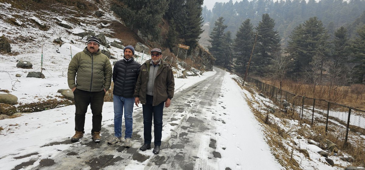 peerzada_riyaz's tweet photo. Snowfall at Aharbal on 26.01.2024 https://t.co/njxyL3ftY1