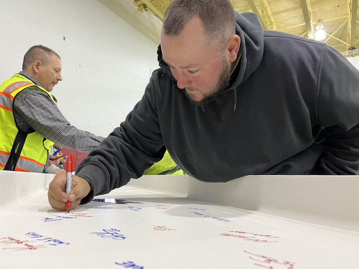 Robert_Hackford's tweet photo. Construction crews &amp; others playing a part in the new Bills Stadium project are signing a white steel beam with the team’s logo on it.

I’m told the beam will be situated in the front entrance of the stadium once things are finished. #BillsMafia @WGRZ https://t.co/dFzEt1tz4U