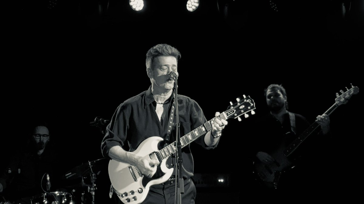 tougherhigher's tweet photo. Ayer disfruté en directo del arte de Santiago Auserón y su Academia nocturna. Concierto delicioso, sencillo y a la vez ecléctico, mostrando su exploración incansable de diferentes estilos. Cercano al público, queremos más artistas así. Gracias @LaHuellaSonora https://t.co/bVtcIo2KBs