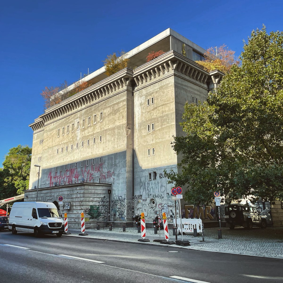 In this blog, Matti Geyer of Tours of Berlin provides a guide to some of Berlin's most significant Second World War sites. Read on: buff.ly/47FvQYM 

Visit Tours of Berlin website: buff.ly/47P9fci 

#Berlin
#SecondWorldWar
#MilitaryHistory
#History
#Tourism