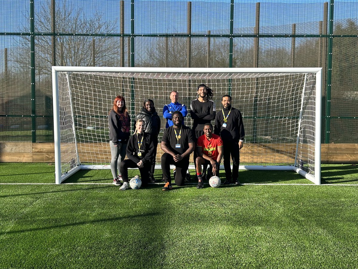 Wrapping up @OxleasNHS staff Health & Wellbeing week with an impromptu lunchtime kick-about ⚽️ complete with penalty shootout and crossbar challenge @LisaComms @emma_winte30900 @DoctorBeechwood @OxleasForensics