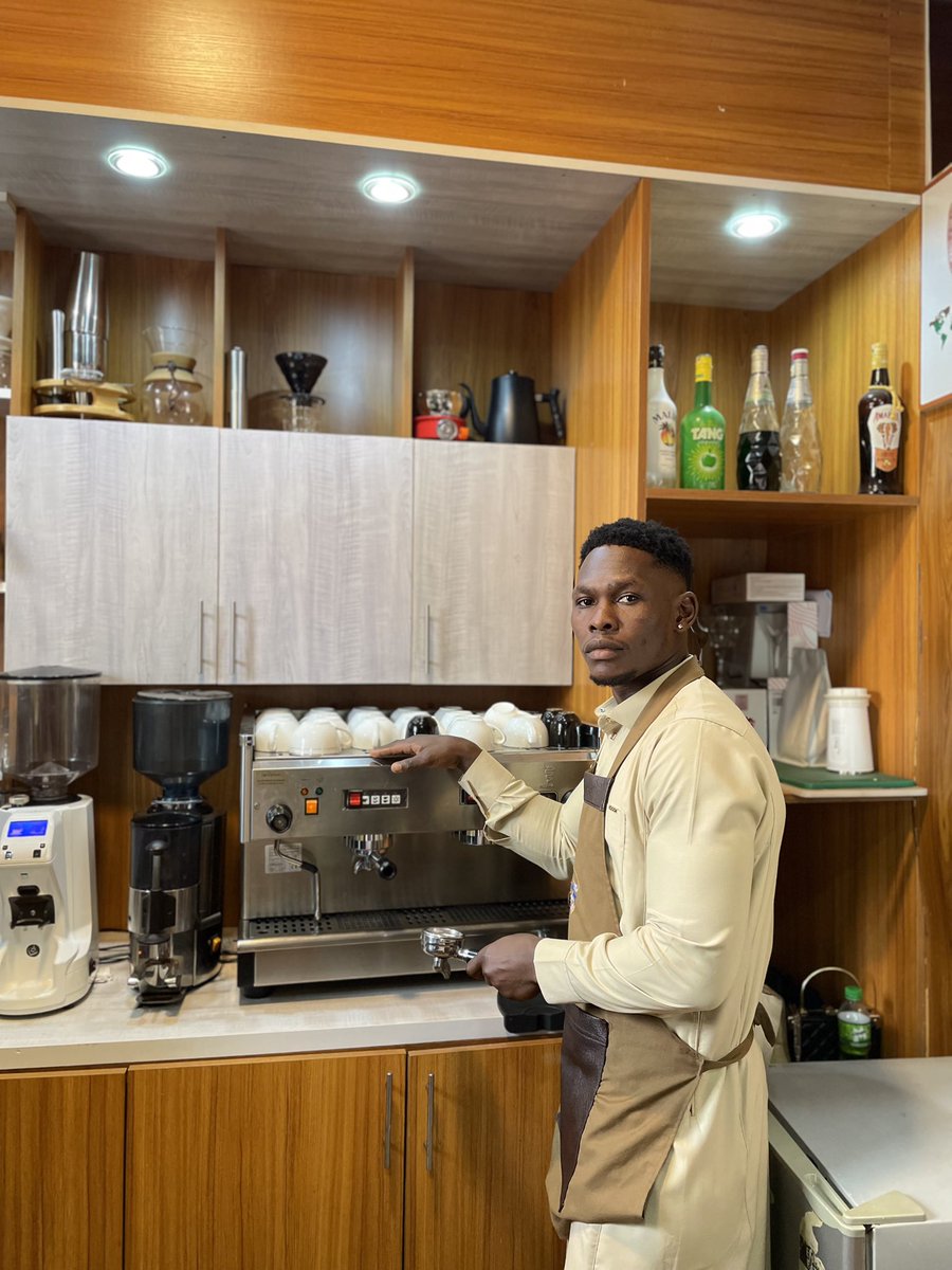 BwogiMusa's tweet photo. Are you a coffee lover or you wanna learn how to mix coffee drinks 🍺 please visit our coffee school & shop at Arua park plaza Room A6-313&314 @frostingacadmy https://t.co/ei8Vis6mao or click on the link for more .
#loveforcoffee #coffeelover
#TMSMB #TMOLYBWOGI⚡️🇺🇬 #Boxingforcharity #loveforthegame