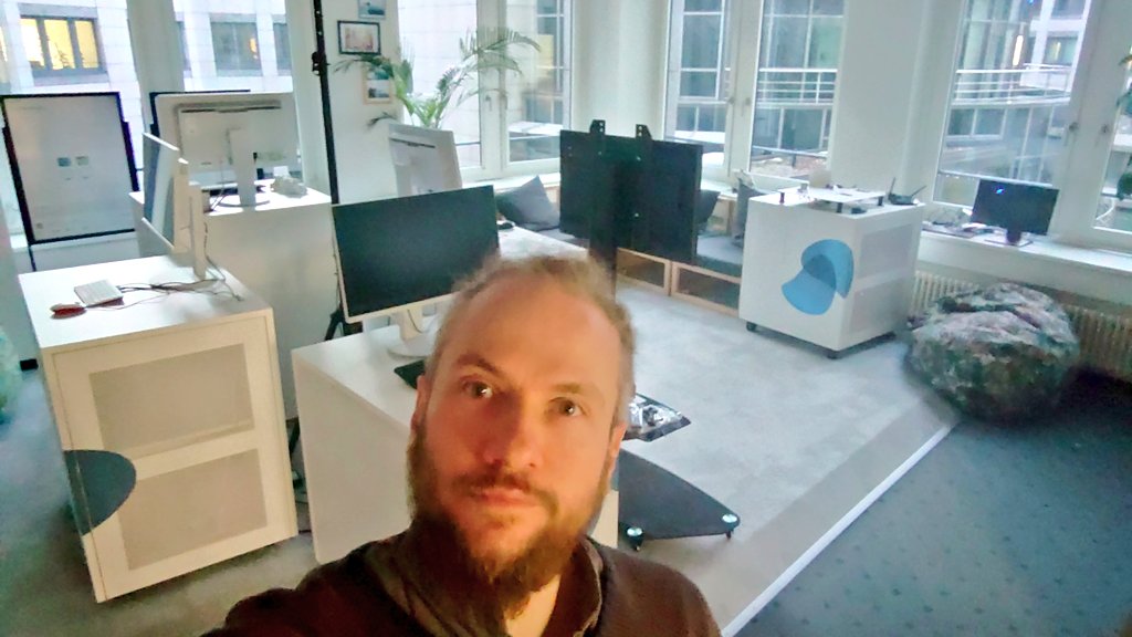 haesleinhuepf's tweet image. Have a great weekend @Sca_DS #LivingLab! 🖥️👨‍🔬