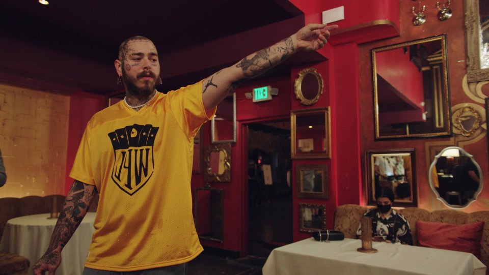 Classic_Dev7's tweet photo. Quite the form, @PostMalone 

The question is: can it lead you to ultimate victory?

Day 3 of inviting Posty to a game of Beer Pong @Bonnaroo https://t.co/n8ANcd4jyw